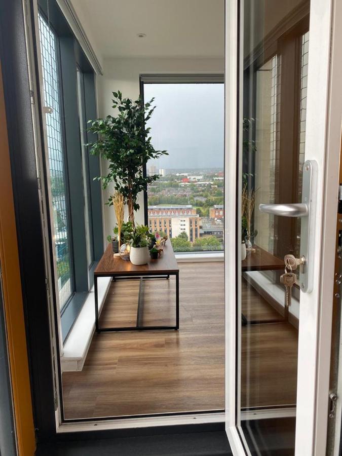 מנצ'סטר Luxury 2 Bedroom En-Suite Apartment Balcony Views מראה חיצוני תמונה