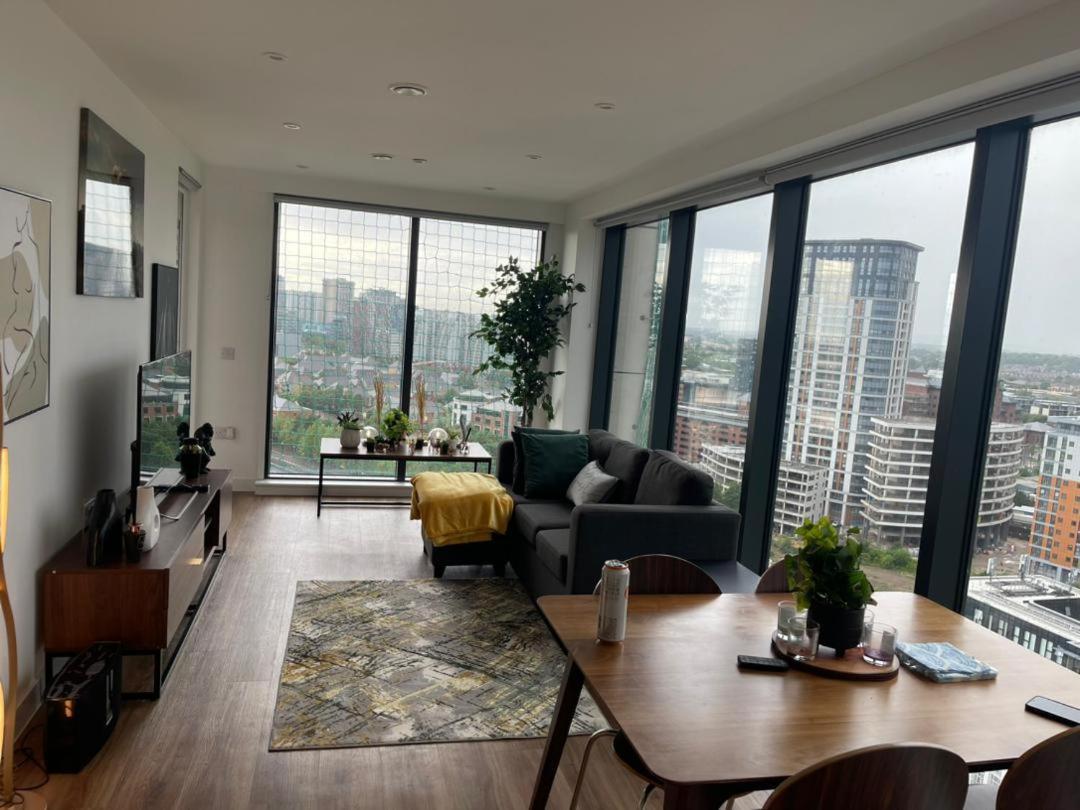 מנצ'סטר Luxury 2 Bedroom En-Suite Apartment Balcony Views מראה חיצוני תמונה